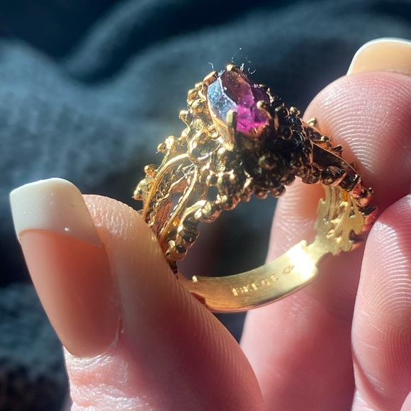 Gold Filigree Ring with Purple Marquise Stone - Picture 4 of 16